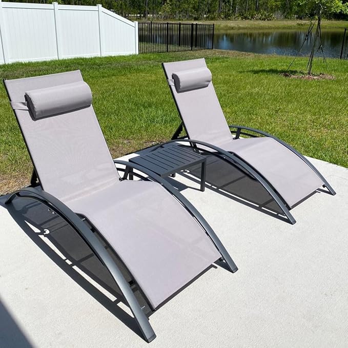 PURPLE LEAF Patio Chaise Lounge Set of 3 Outdoor Lounge Chair Beach Pool Sunbathing Lawn Lounger Recliner Outside Tanning Chairs with Arm for All Weather, Side Table Included, Light Grey